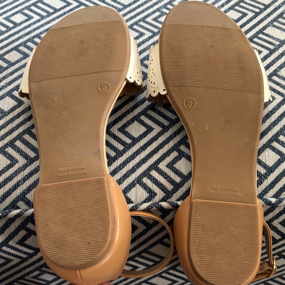 Old Navy Women's Tan and Cream Sandals, Size 9, good used condition - Picture 10 of 10